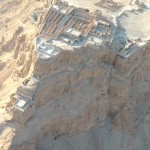 מצדה , שילוב של ארמון ומצודה מתקופתו של הורדוס , ומעוזם האחרון של הקנאים כאן הסתיים המרד ב 73 